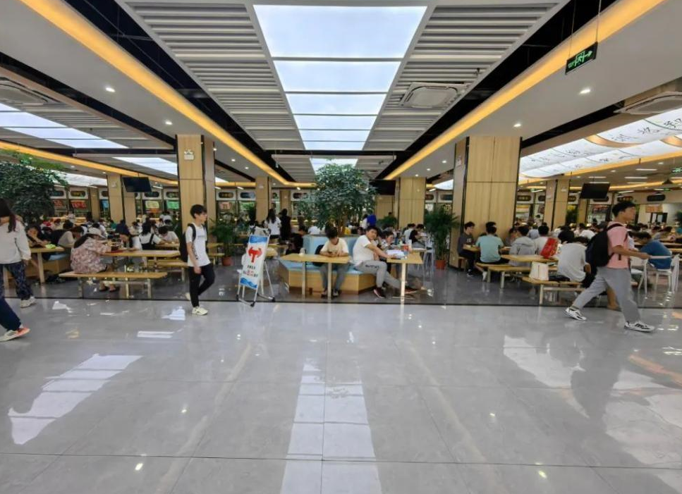 郑州大学食堂年夜饭免费!美食扎堆,暖胃暖心!