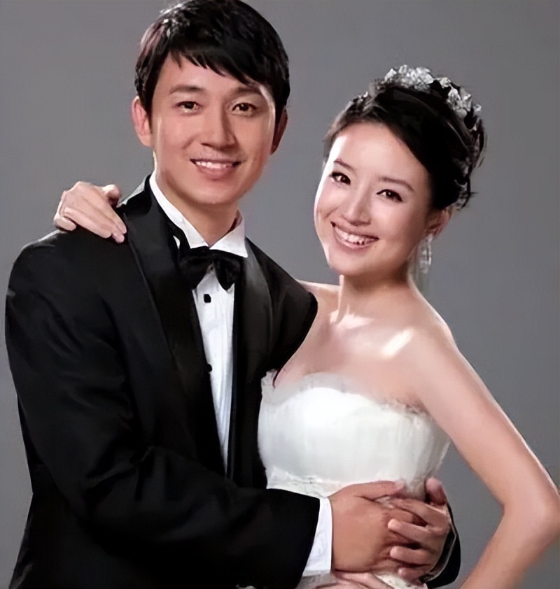 49岁潘粤明和董洁高调复合,被泼脏水11年,可以原谅那些黑历史吗
