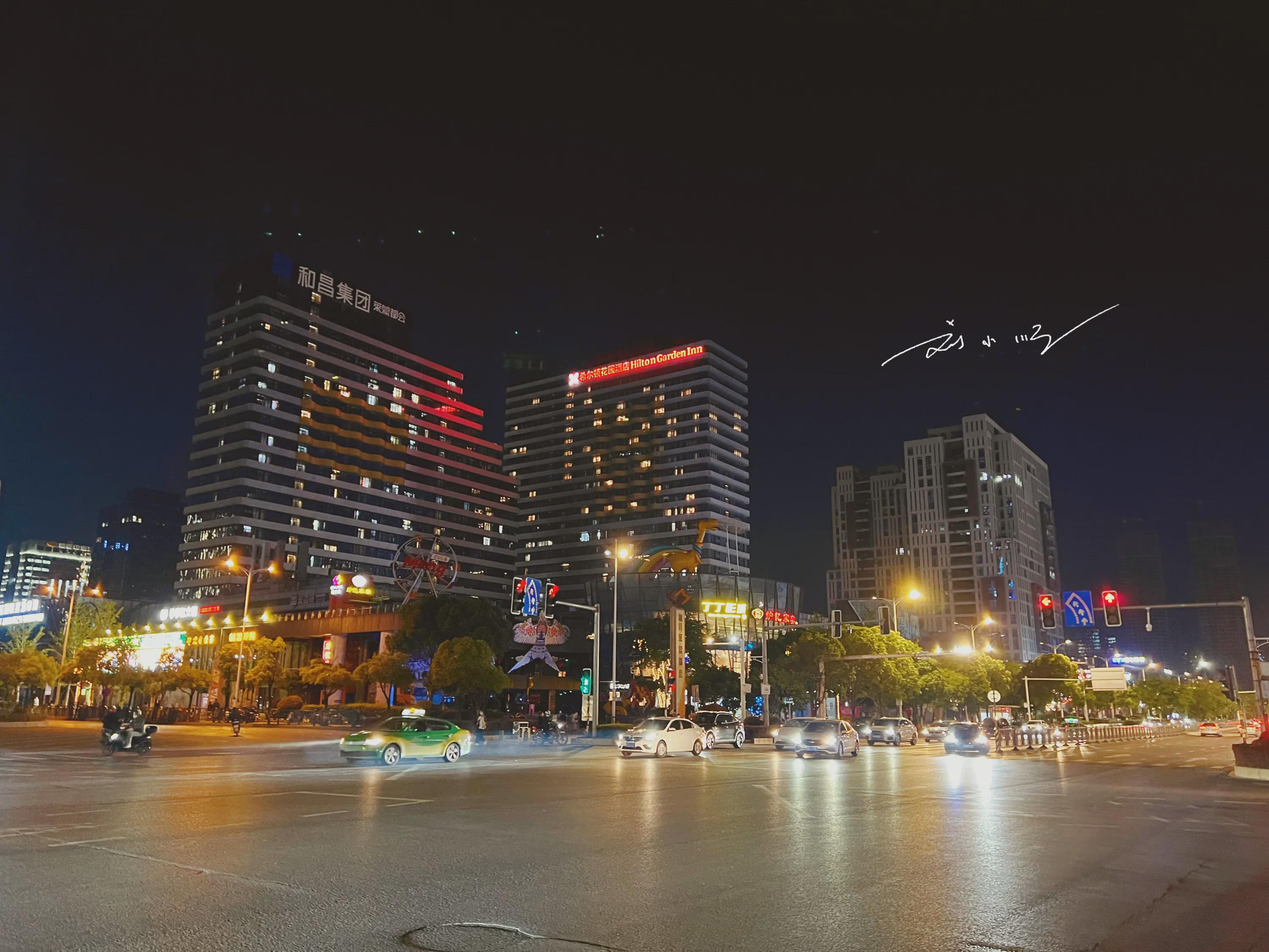 实拍南昌夜景,作为"最没存在感"的省会之一,如今成为网红城市