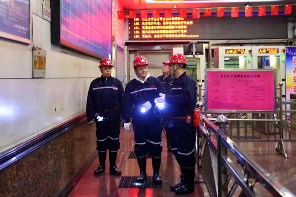 肖亚宁到司马煤业调研节日期间安全生产等工作