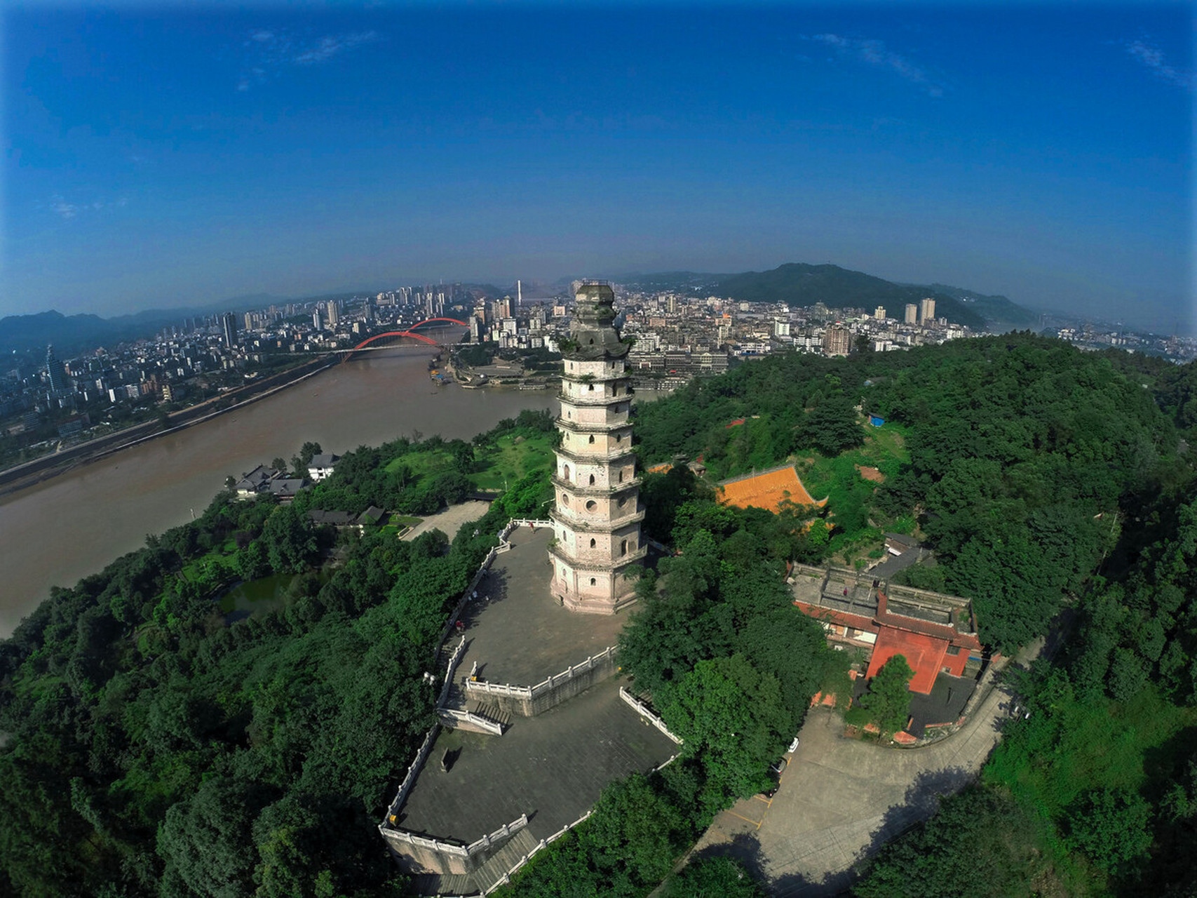 探索宜宾白塔山的绝美之旅  走进宜宾白塔山,仿佛进入了诗与远方的浪