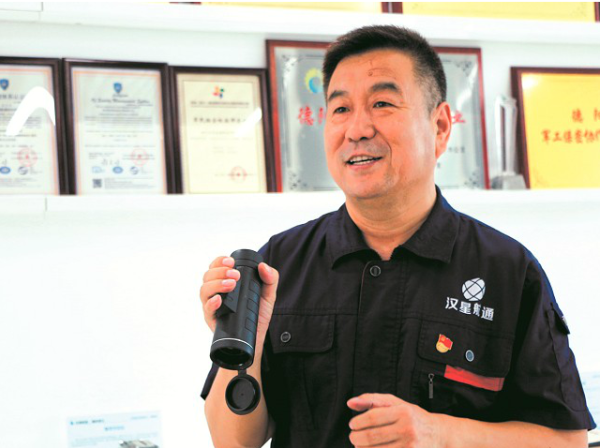 四川退役军人翟立新:转业不转向 潜心研究潜艇导航