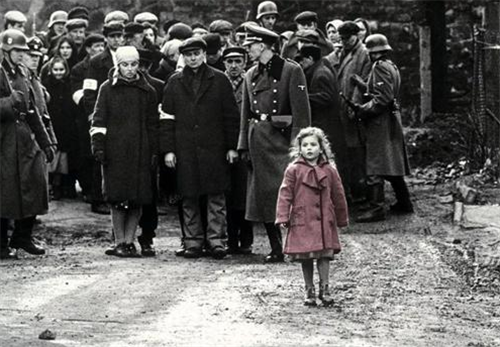 广岛核爆炸幸存者,面对采访时哭诉:美国为何要制造这种"怪物"