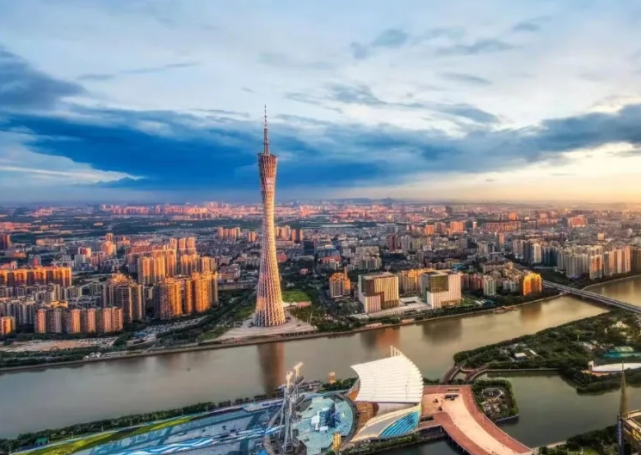 广西新增一座南方明珠塔,高度达420米,选址地点却备受争议