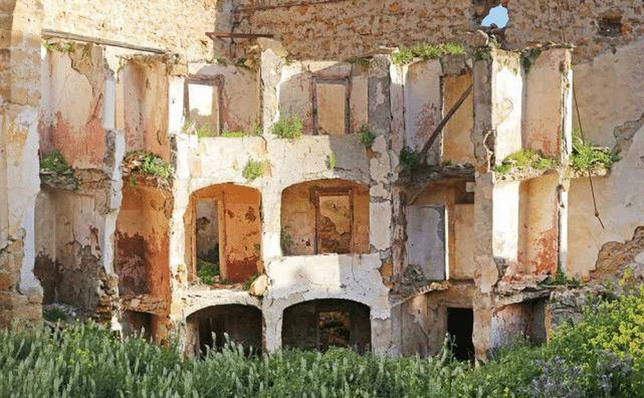 意大利著名的"鬼城",52年来空无一人,只留下一个美丽传说   西西里岛