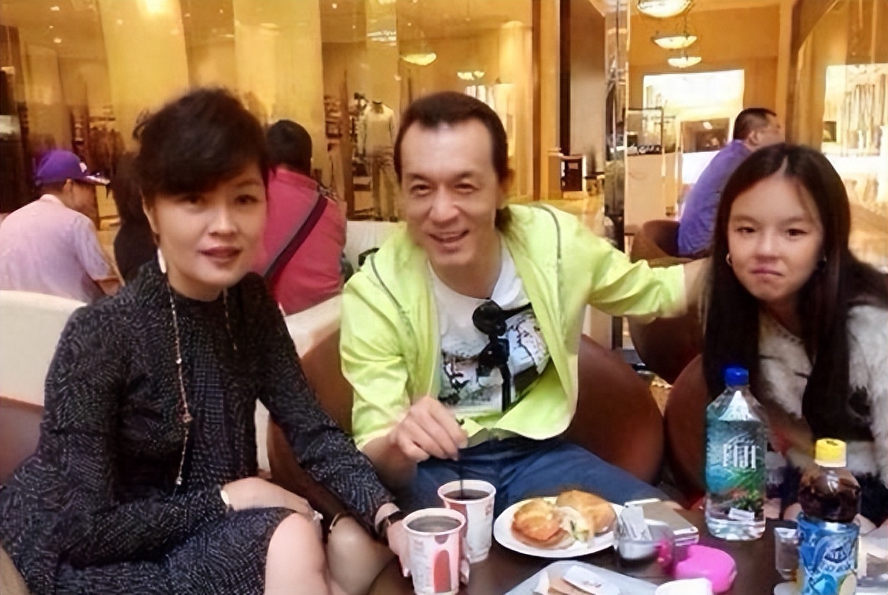 哈文:丈夫李咏病逝4年,依然是李家儿媳,如今对他仍无法忘怀