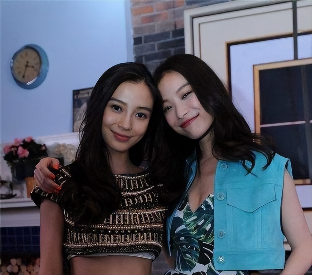 angelababy杨颖连续九年为倪妮庆生,这待遇连黄晓明都享受不到!