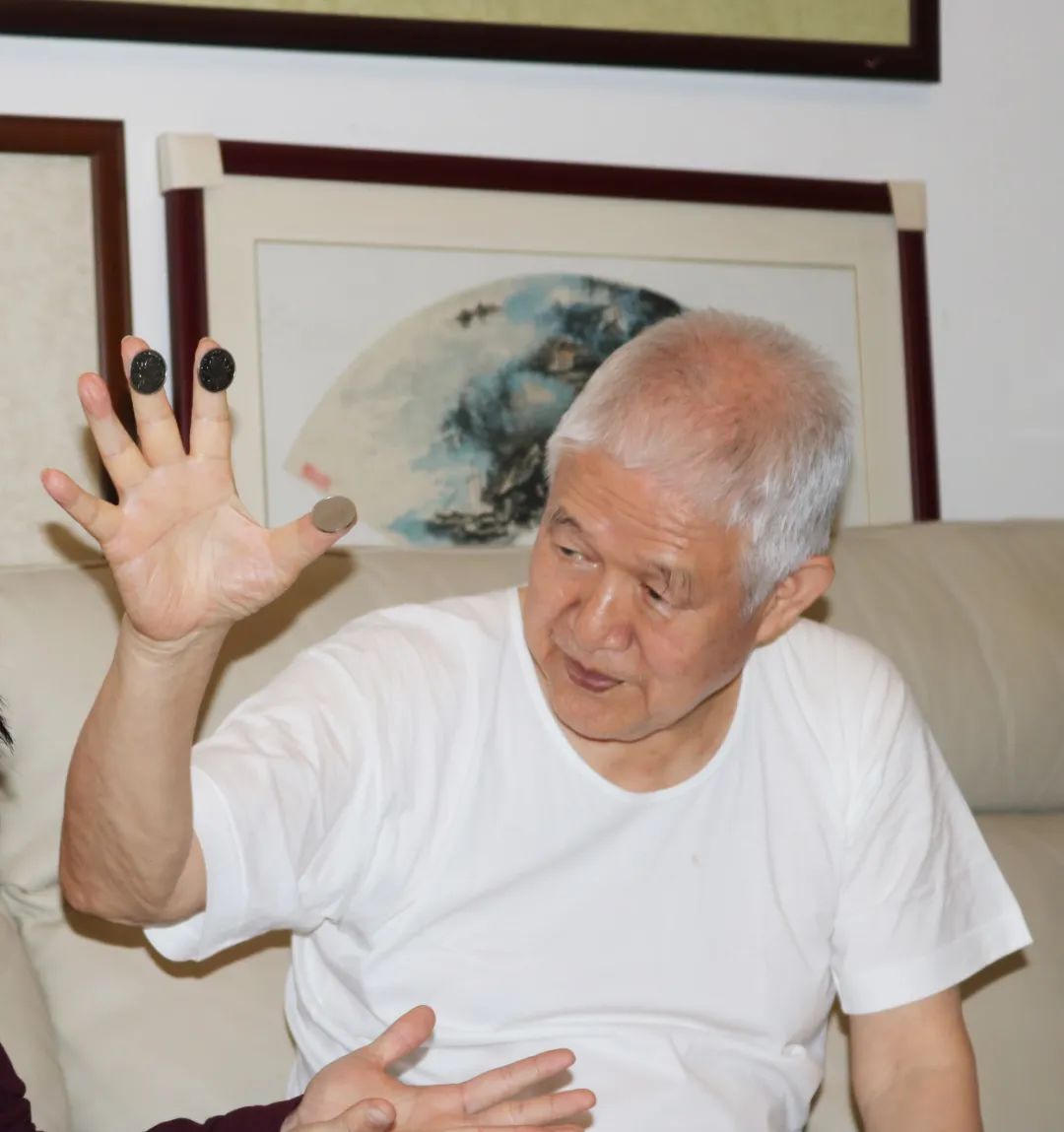 山西名医郭廷英,用针灸治病,常以一针取得疗效,人称"郭一针"