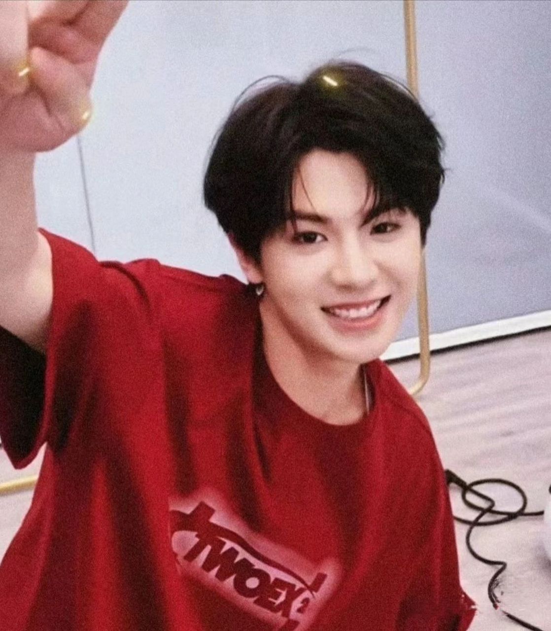 【基本介绍】 姓名:黄明昊(justin) 出生日期:2002年2月19日 出生地