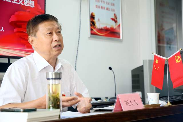 安徽芜湖:诗词学会党支部刘人人同志走进新芜路社区宣讲党课