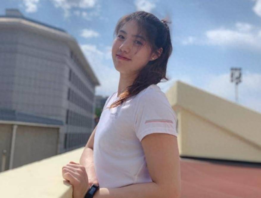 24日,亚运会女子200米蝶泳决赛上,来自江苏的张雨霏以2分05秒57的优异