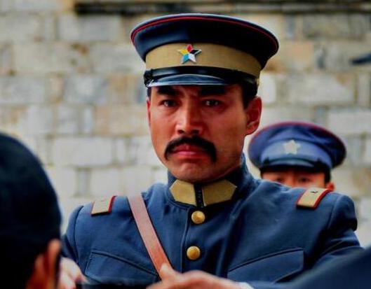 燕舞广告男主角叫什么?