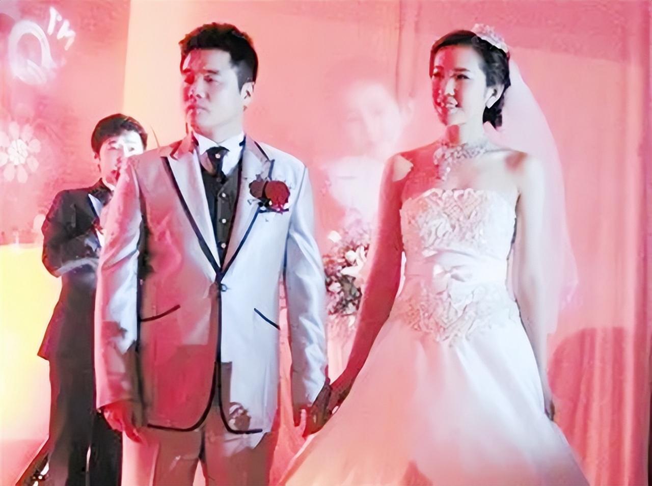 回顾国乒刘国正受伤后女友与他分手退役娶小9岁舞蹈出身的师妹