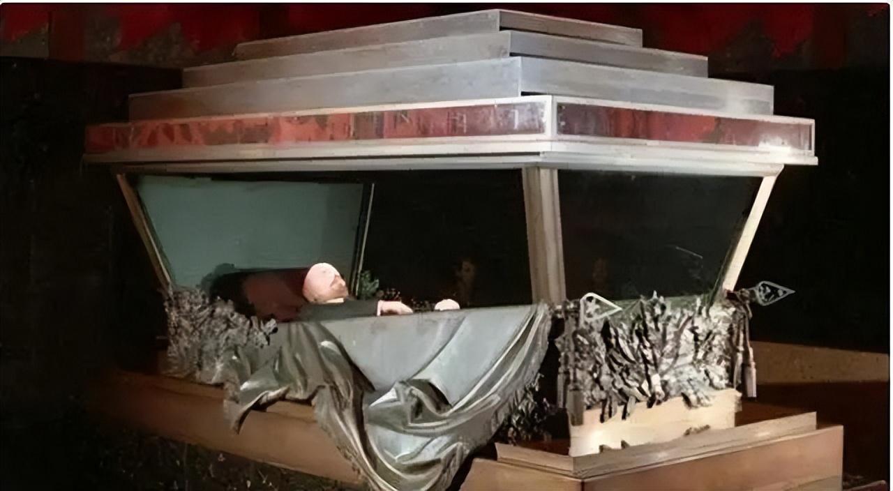 列宁遗体只剩10%,每年耗资百万维护,列宁遗体对俄罗斯有多重要