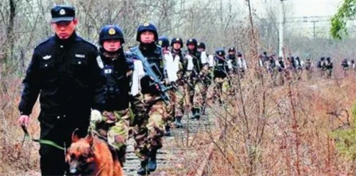 退伍武警曾开贵:作下滔天大案,逃亡20年未归家,今悬赏已300万