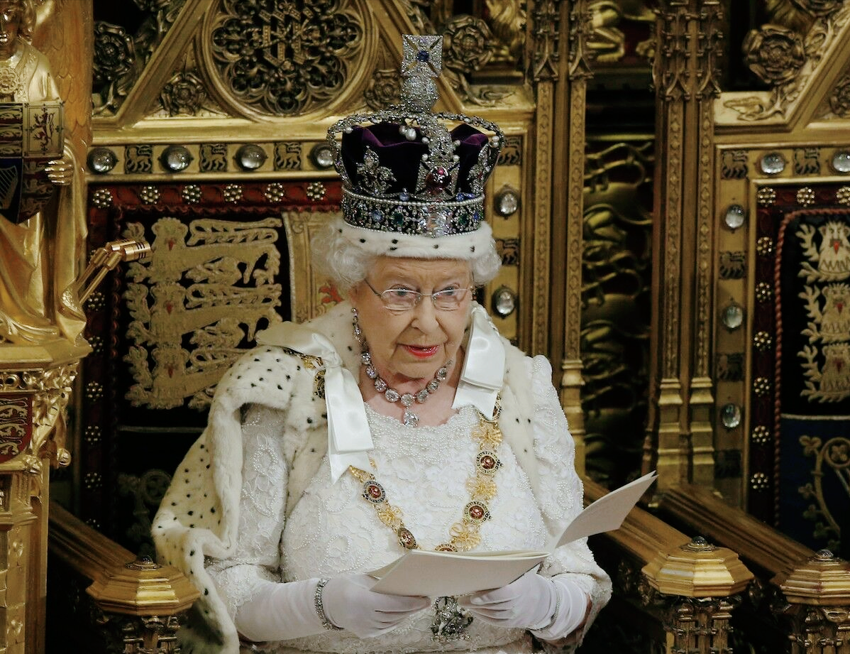 英国女王有多少珠宝?盘点伊丽莎白二世的各种王冠和私藏珠宝