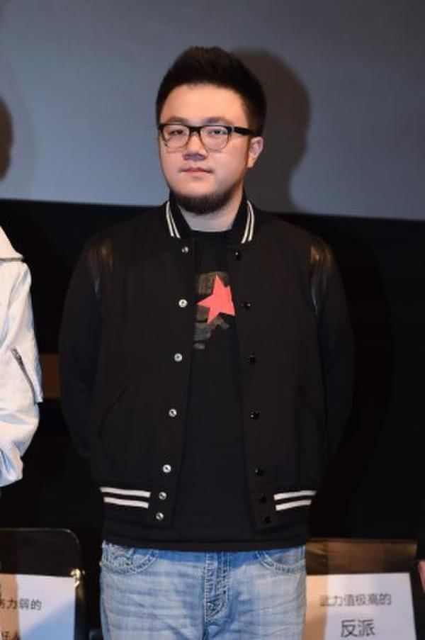 不受英达宠爱的巴图,和妈妈相依为命,如今和姐姐成为家里骄傲