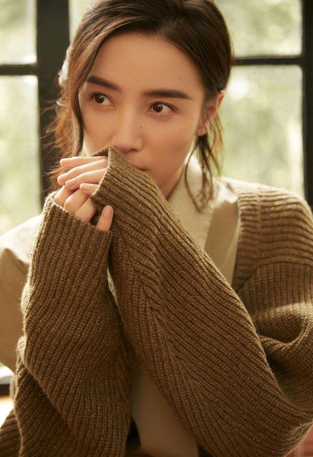 与已婚导演同居5年,与黄少锋相恋6年,宋佳至今仍未婚