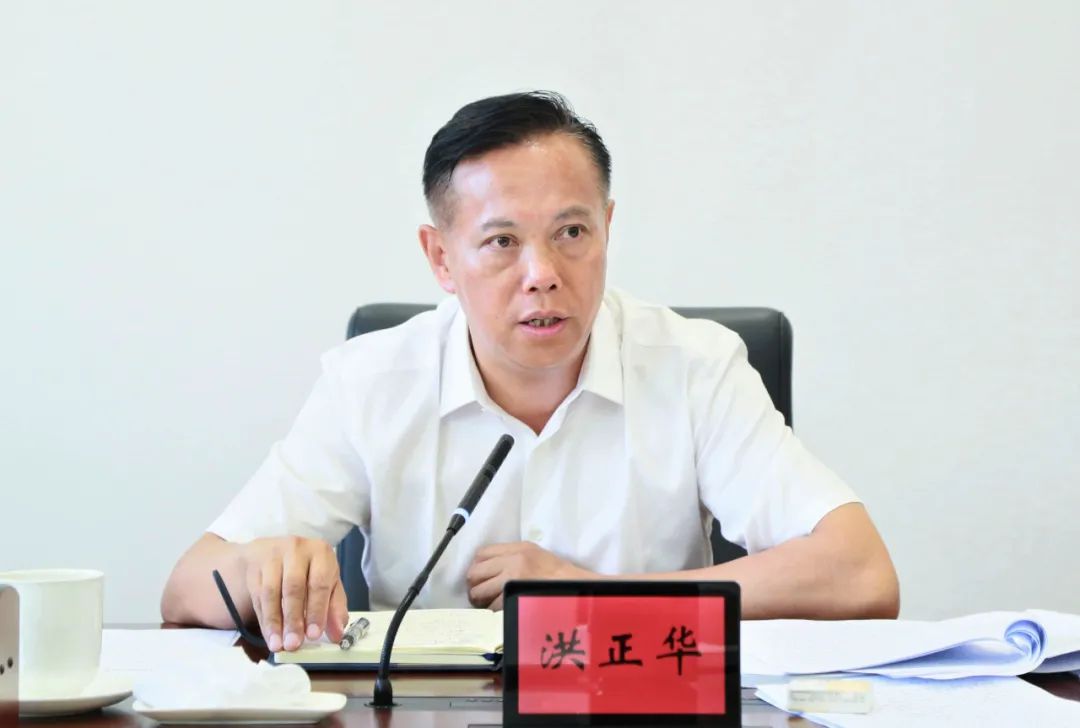 洪正华在个旧市调研时强调:高水准推动各项事业高质量发展