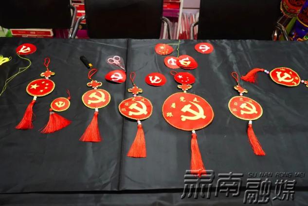 【视频】肃南:裕固绣娘绣党徽  同心献礼感党恩