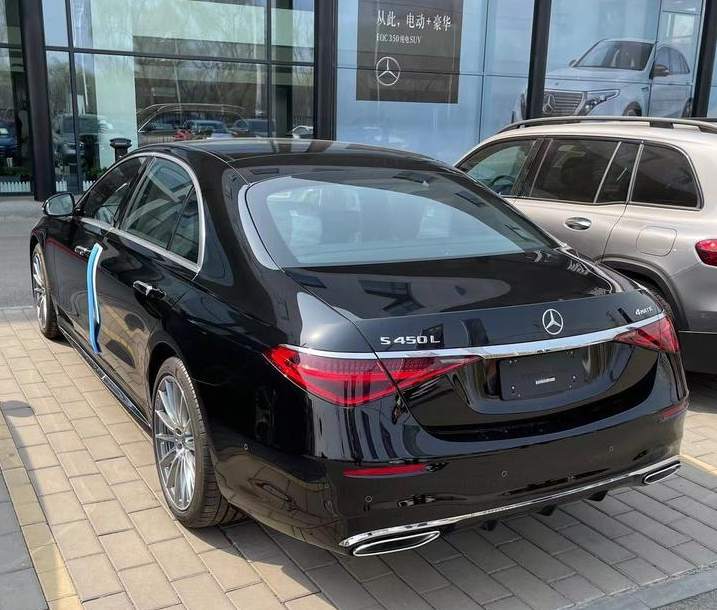 向你诠释什么是豪华商务?2021款奔驰s级实车,气场十足