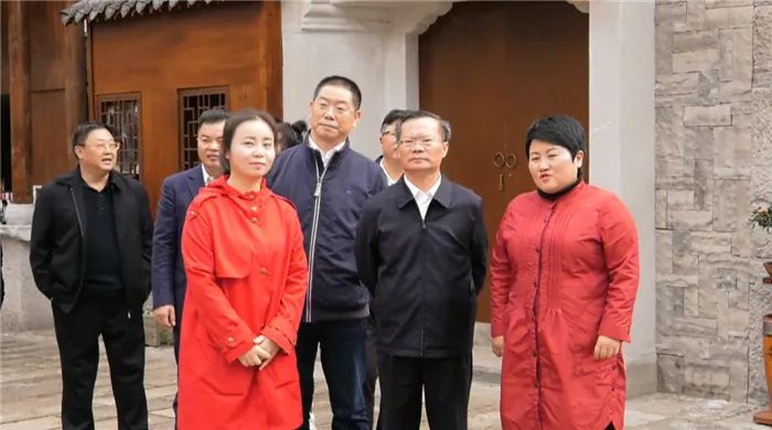 胡忠雄赴我区一个人的安顺乡愁文化园调研