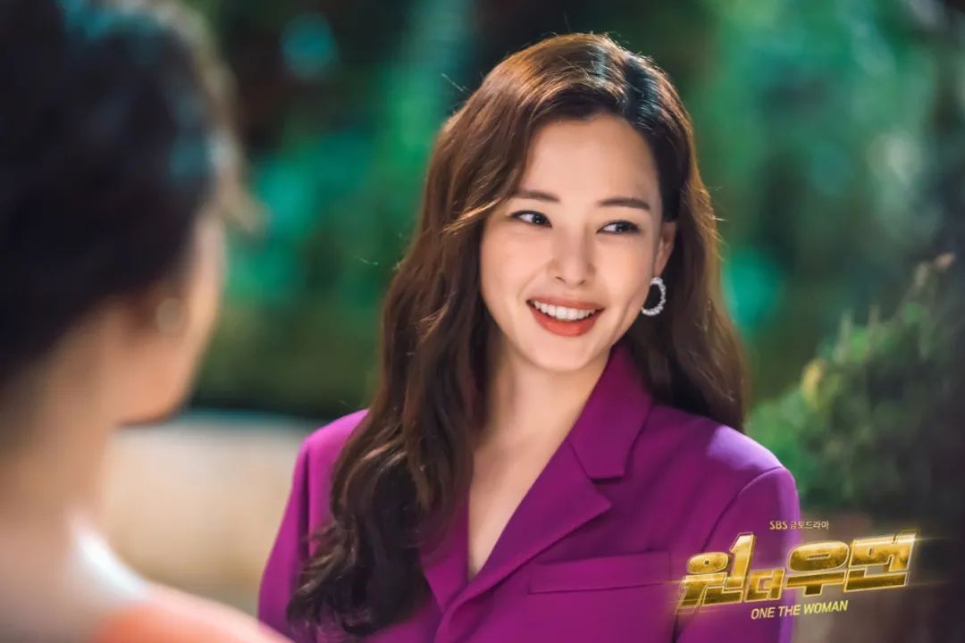 狗血爽剧,收视第一,这女人杀疯了