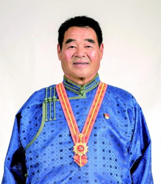 回顾廷·巴特尔:从将军之子向"草原之子"转变,带动牧民发家致富