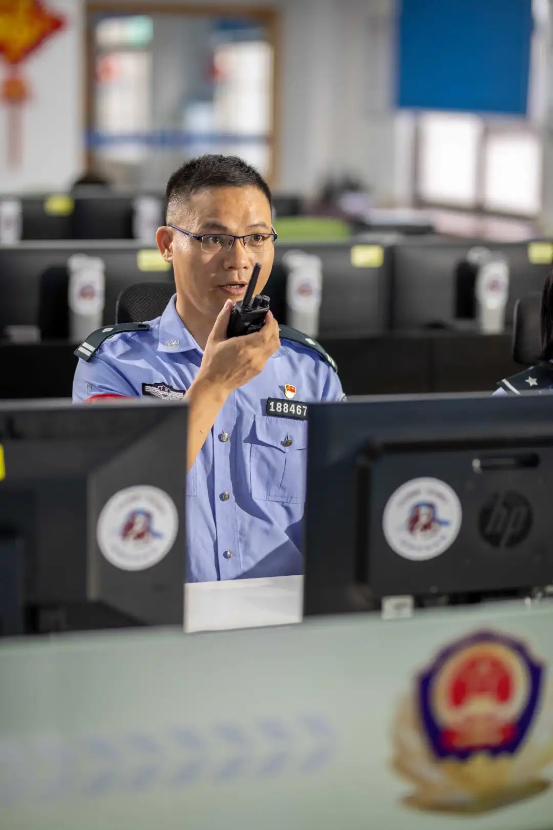 高明:突发跃华路!男子实习期开网约车把路人撞得满身是血