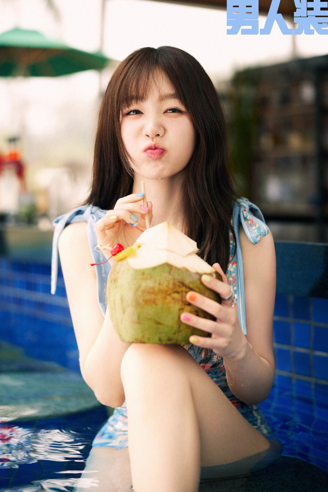 29岁徐梦洁登《男人装》封面,泳装大片湿身诱惑,元气甜妹长大了