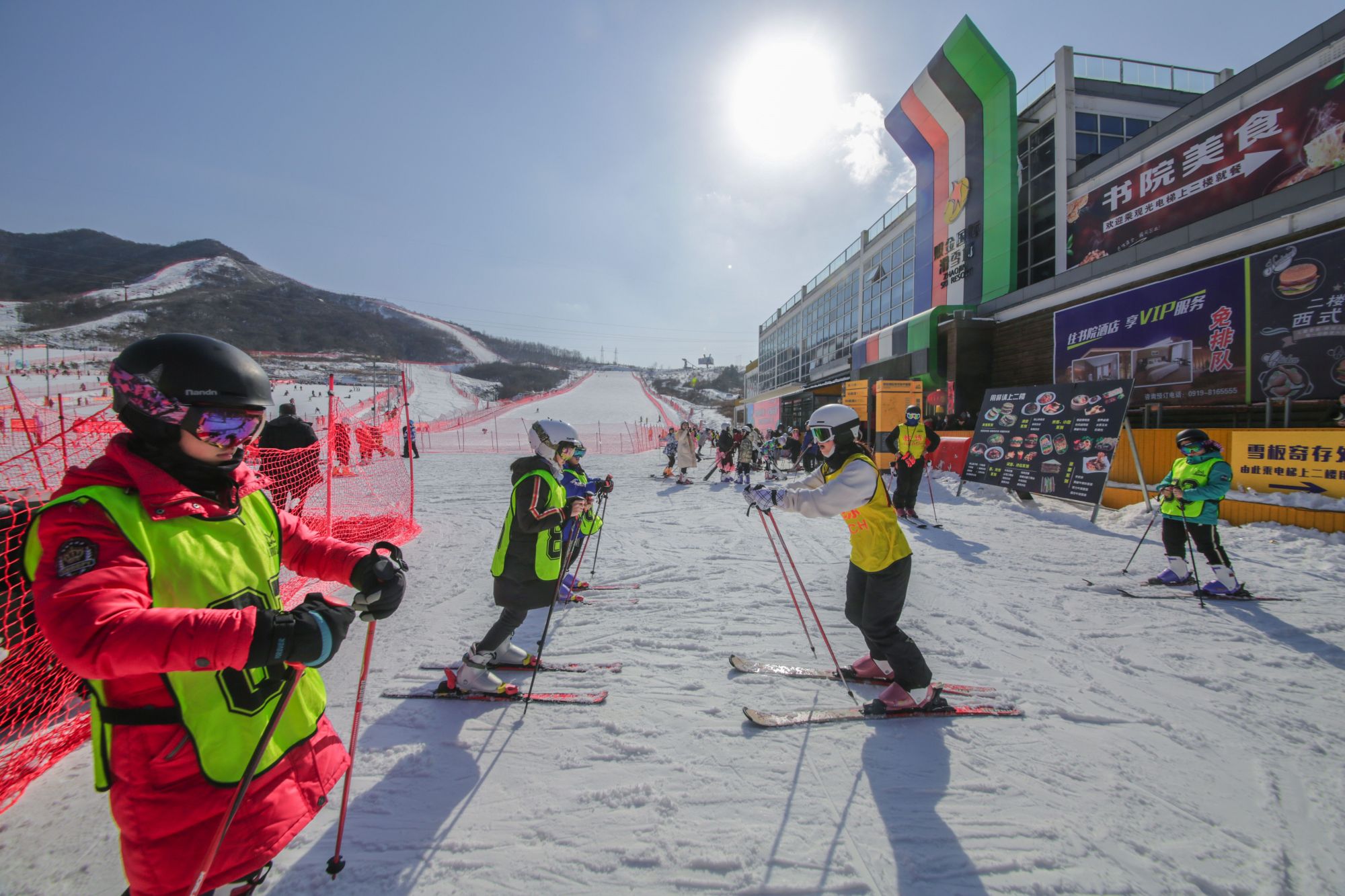 共享冬奥盛会,陕西照金滑雪场掀起冰雪热