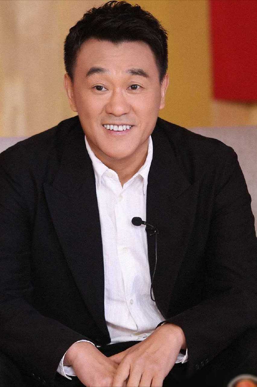 演员何冰,可以说是当之无愧的影视巨星