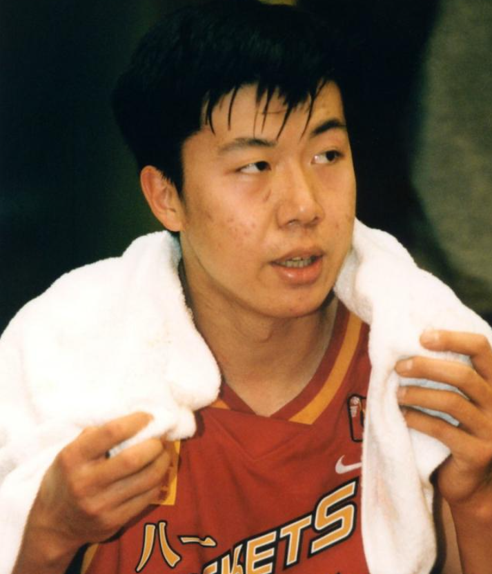 "追风少年"王治郅:二婚娶四川美女主持,大儿子篮球天赋一般