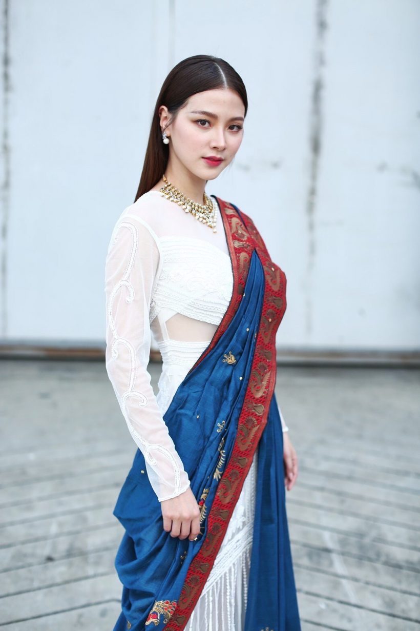 baifern pimchanok穿着纱丽连衣裙的样子如此美丽