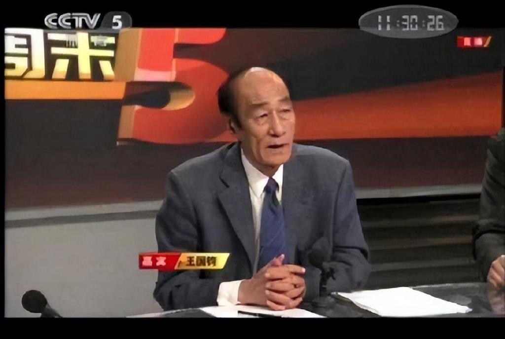 拳击教父王国钧:步法至关重要,刘易斯输给拉曼就是步法没到位