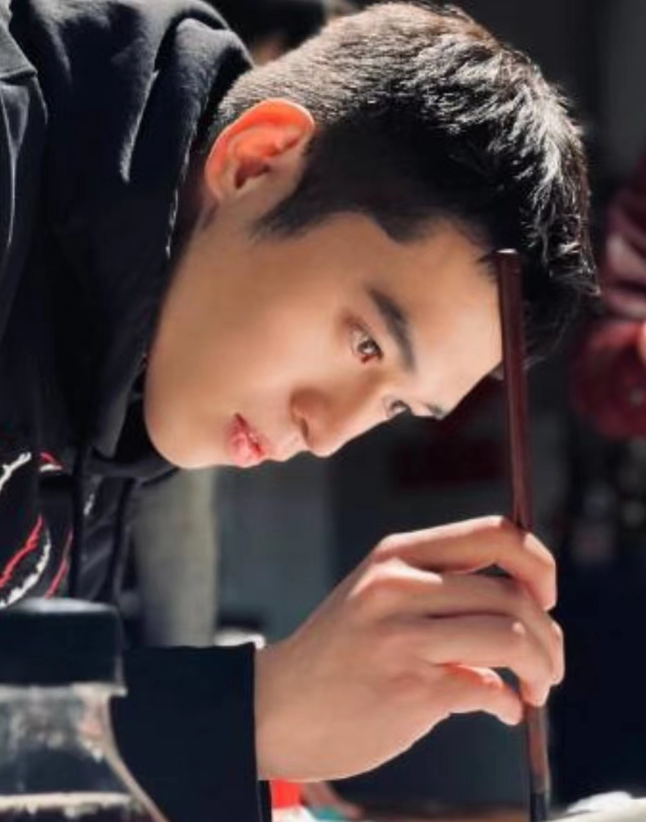 厉害!徐锦江儿子首入行拍电影,靠实力通过万人海选成爸爸骄傲