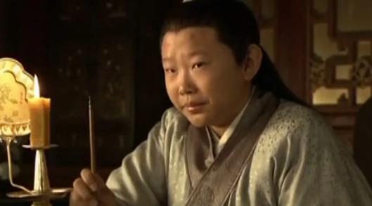演员侯祥:九岁停止发育,演了十几年儿子,与老婆合照似"母子"
