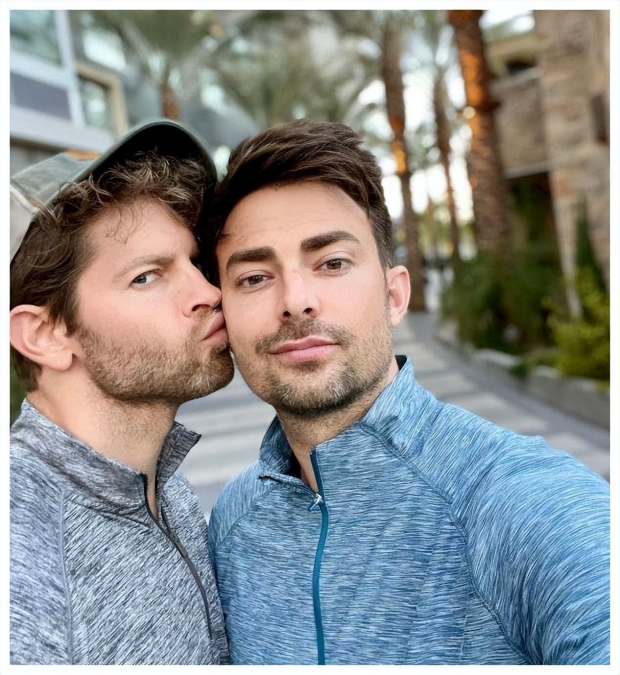 两名男大学生相拥kiss,被监控意外拍下,网友对同性看法不一