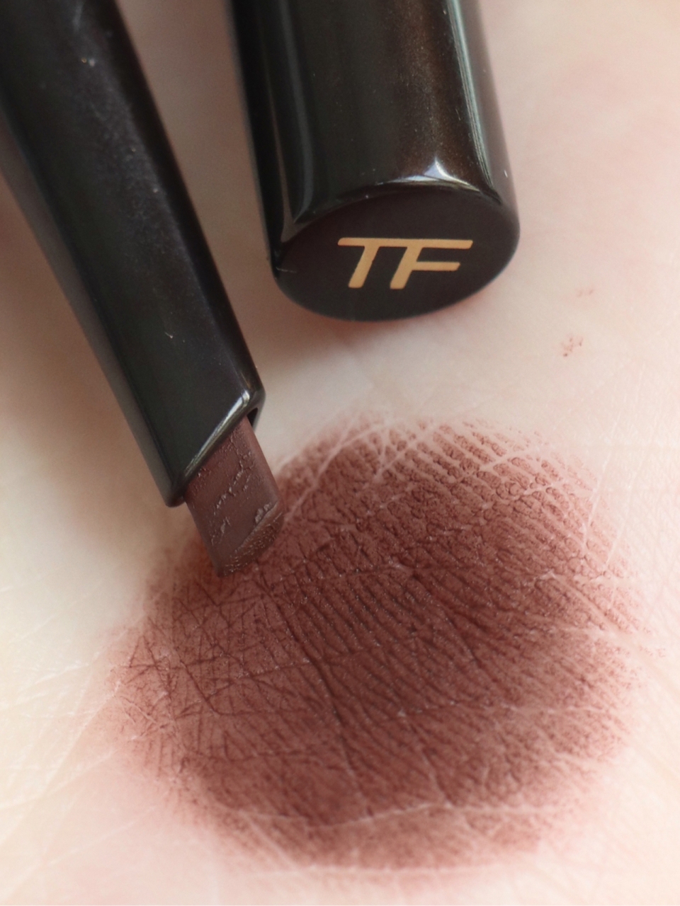 tf哑光唇膏笔,唇线笔 04 extort 纯纯的哑光巧克力泥巴土棕 上嘴酷酷