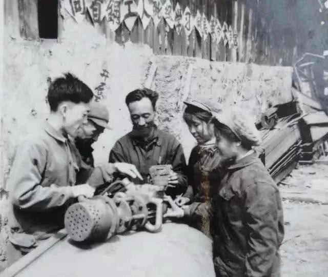 "八级工"到底有多厉害?第一代潜艇第一颗原子弹都是他们手工做的