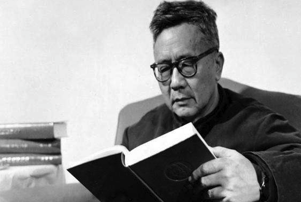 数学之父华罗庚:仅初中文凭成数学巨匠,去世前仍在讲台激情演讲