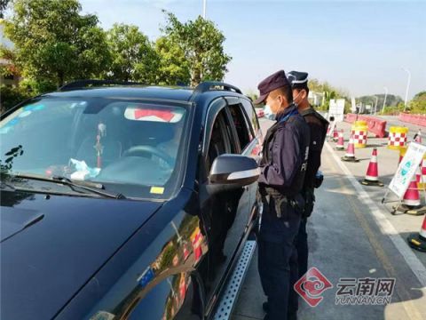 云南木康边境检查站:24小时严查,筑牢边境防控"铁卡"