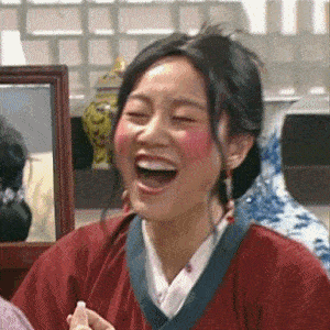 如果你的法令纹是从鼻侧延伸到嘴角,那就是你平常太爱笑或喜欢撇嘴