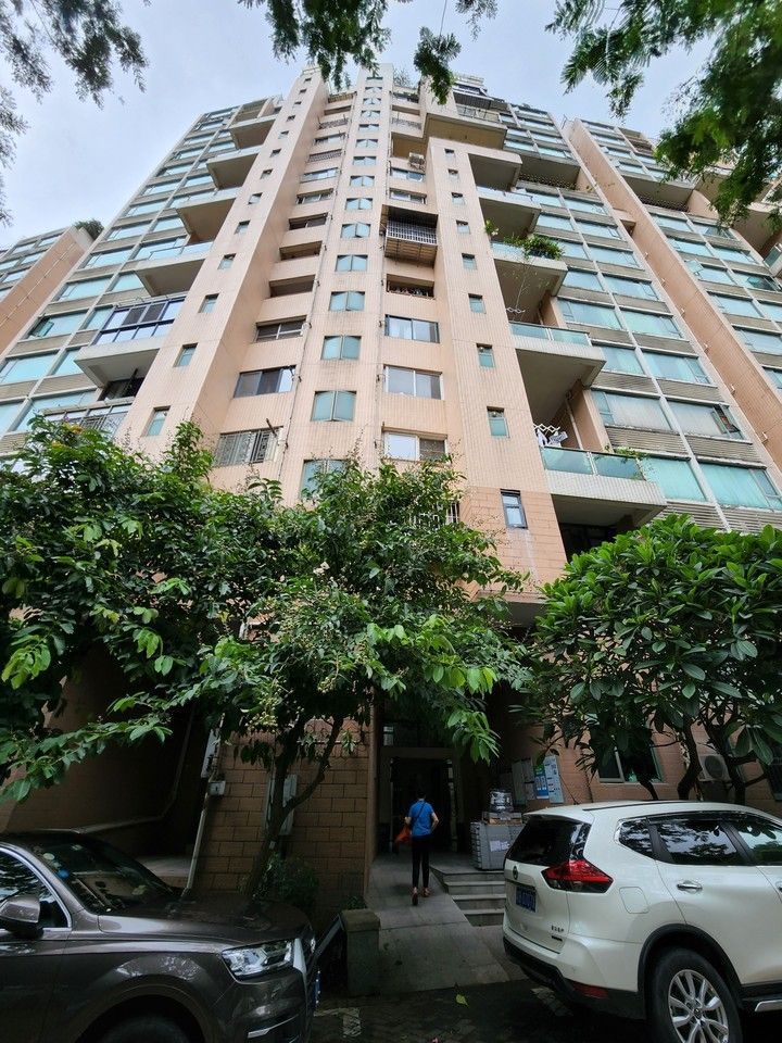 深圳法拍房宝安御龙居住宅260平7折起拍