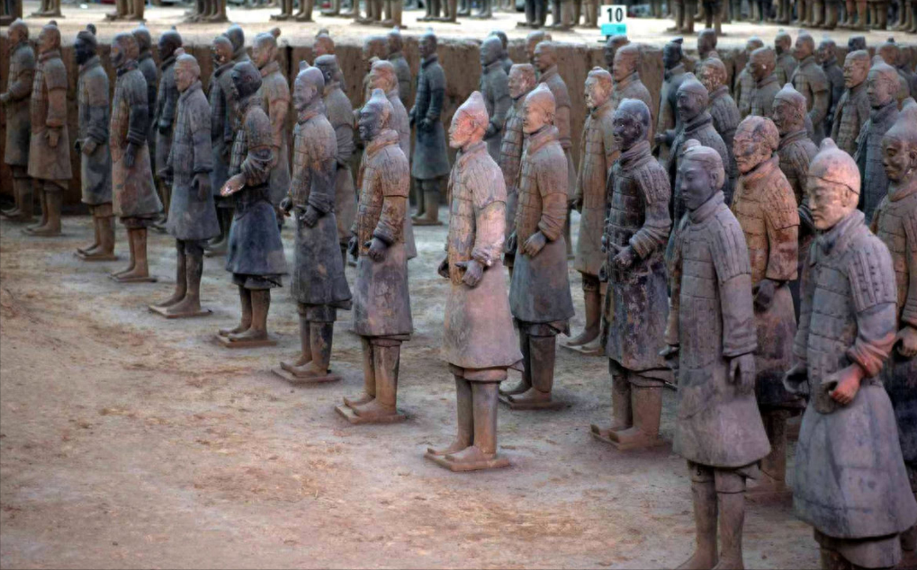 1983年兵马俑被日本人推倒摔碎日本可以赔偿但碎片要留下