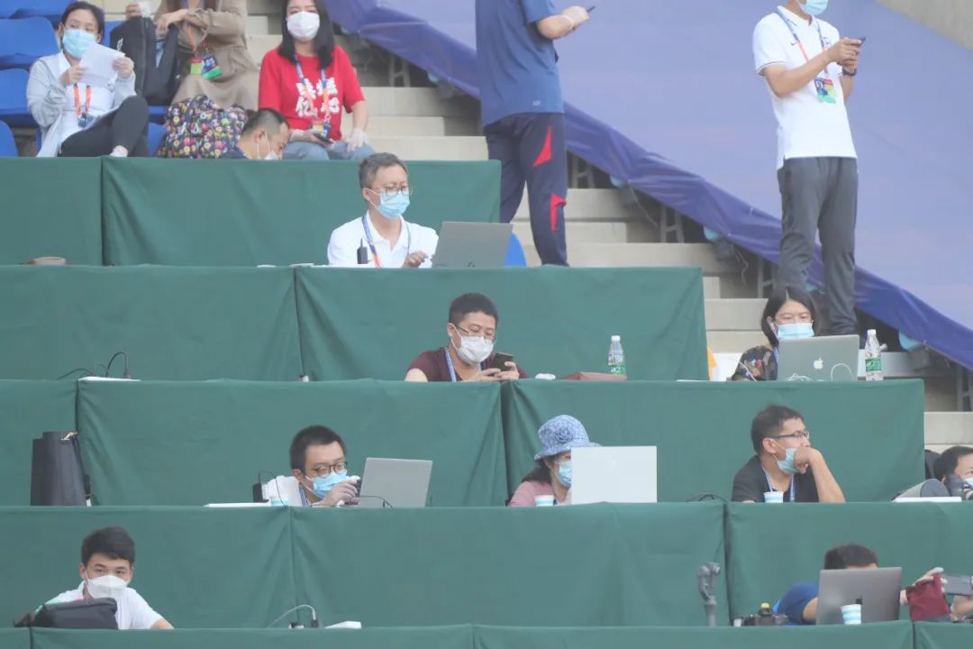 热点|昨晚，中超大连赛区现场有22位特殊的观众