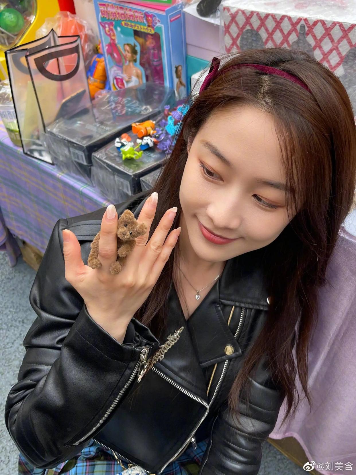 巴啦啦小魔仙——严莉莉(刘美含)美照,有谁小时候觉得她最美?