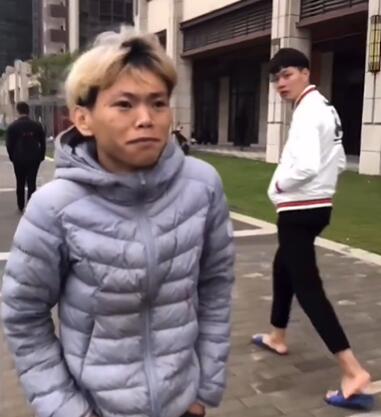 因为痛苦面具走红的可可萝,诠释了喜剧的内核