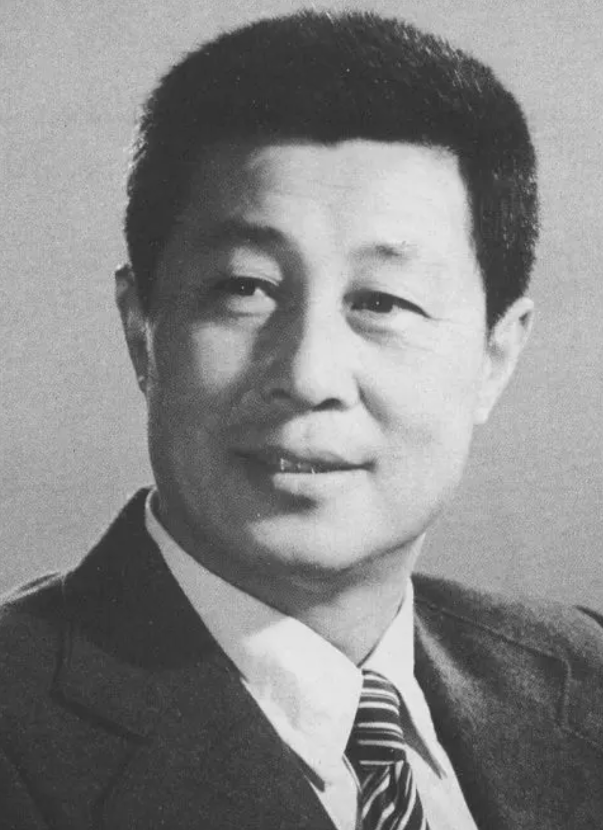 演员王心刚对病妻不离不弃儿女身价过亿91岁活成普通老人