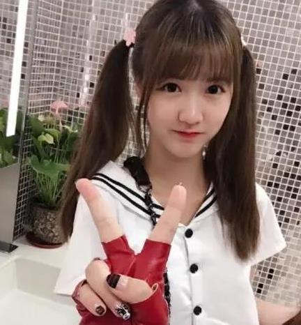 从才艺博主到出水芙蓉,宸荨樱桃是如何走向巅峰的?